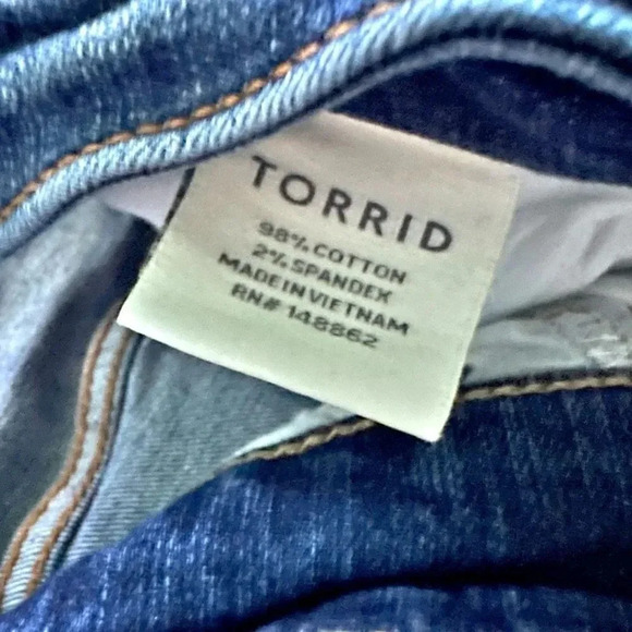 TORRID | Distressed Boyfriend Jeans High Rise Medium Wash | Size 12 - Picture 7 of 9